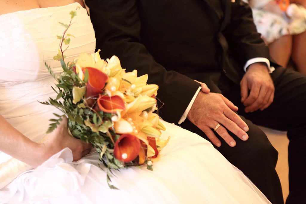 Hochzeit in Delitzsch - Händchenhalten