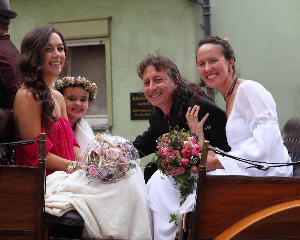 Hochzeit in der Delitzscher Stadtkirche - Familie auf Kutsche