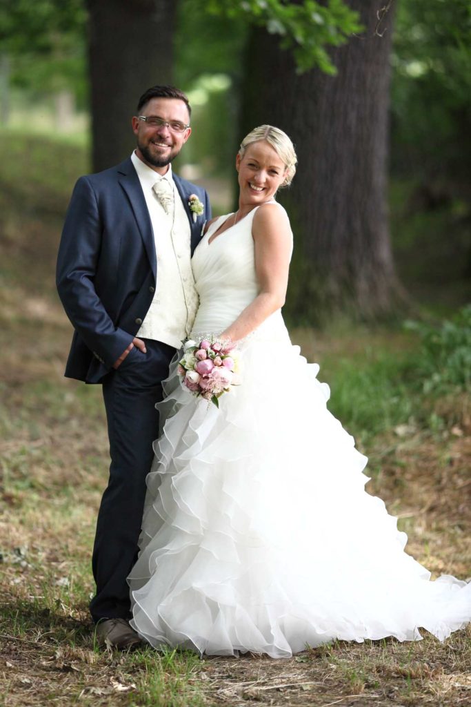 Hochzeitspaar stehend