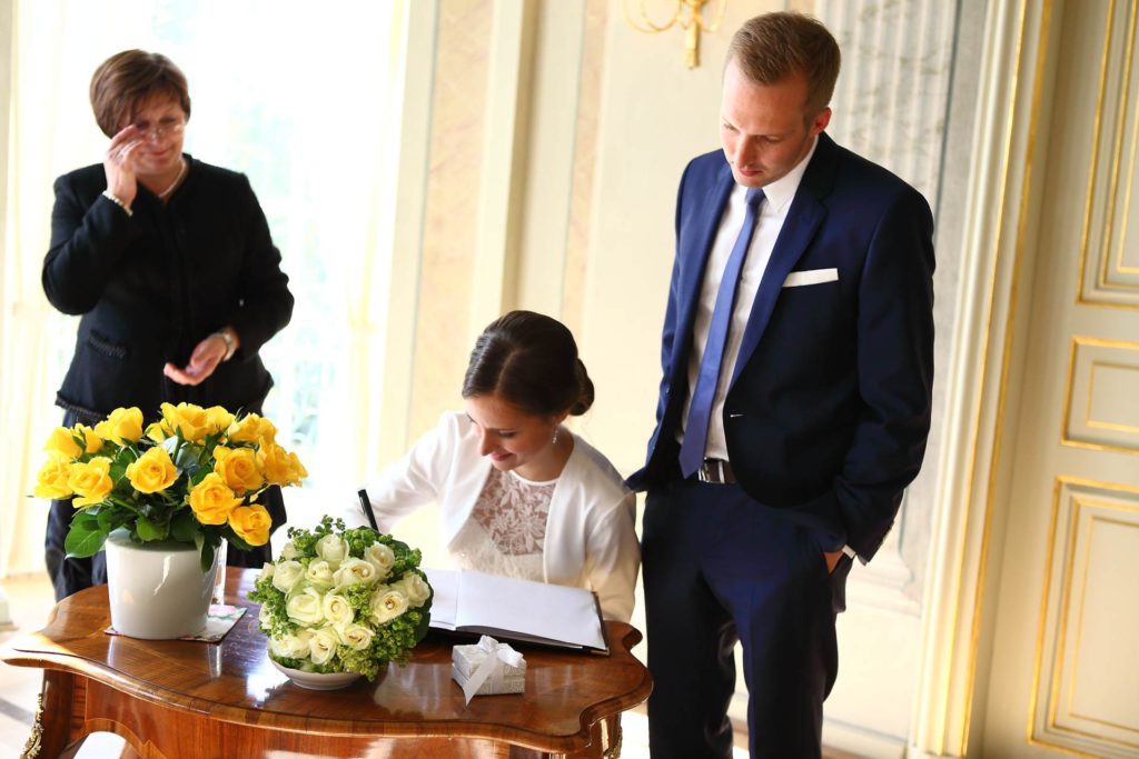 Hochzeitsfotos in Leipzig - Unterzeichnung der Heiratsurkunde