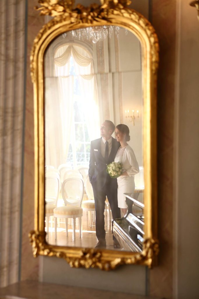 Hochzeitsfotos in Leipzig - Hochzeitspaar im Spiegel